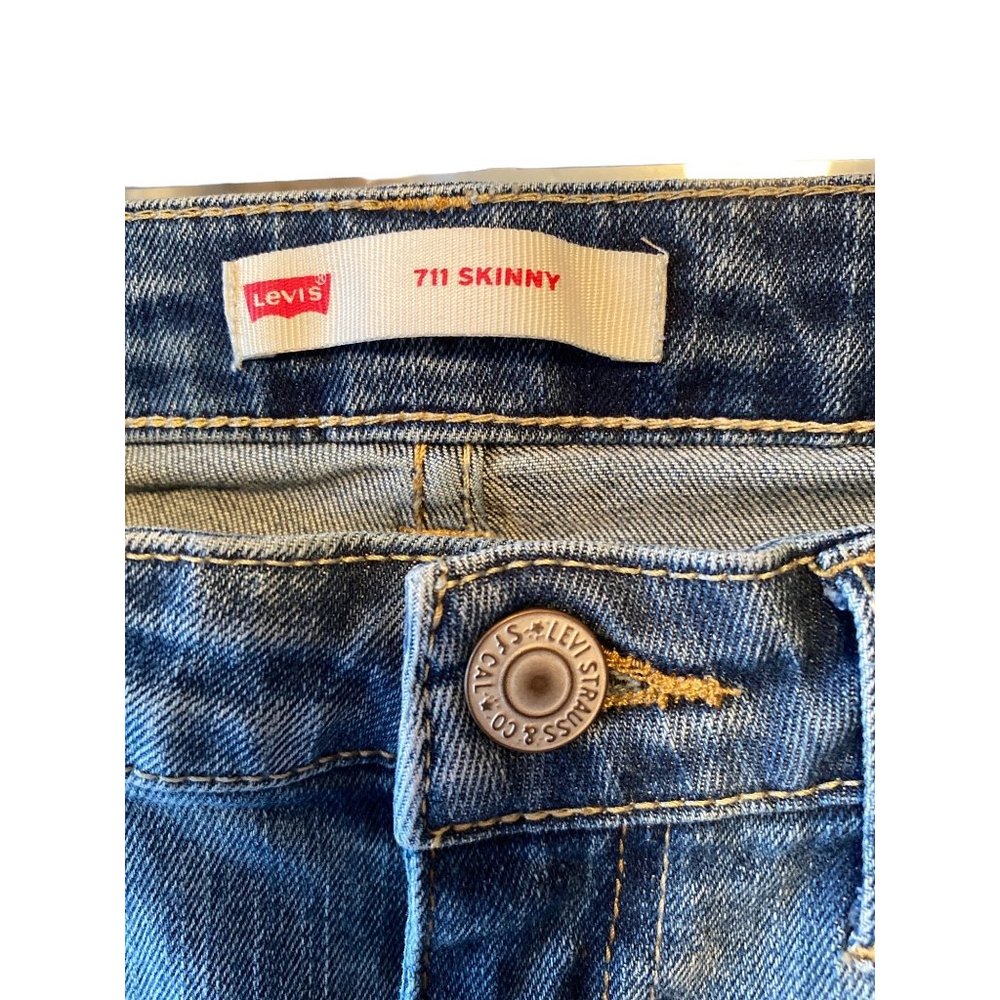 Levi’s - Picture 2 of 9